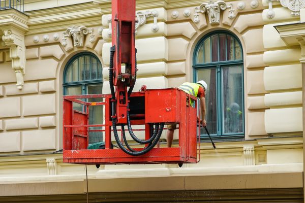 Cost of Building Power Washing in Cedar Rapids