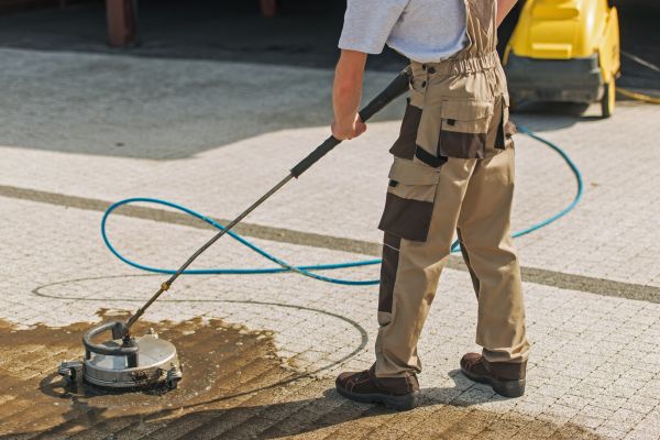 Cost of Townhouse Driveway Cleaning in Cedar Rapids