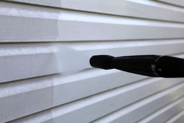 Cost of Condo Siding Power Washing in Cedar Rapids