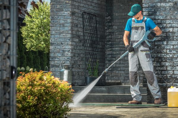 Outside House Cleaning in Cedar Rapids