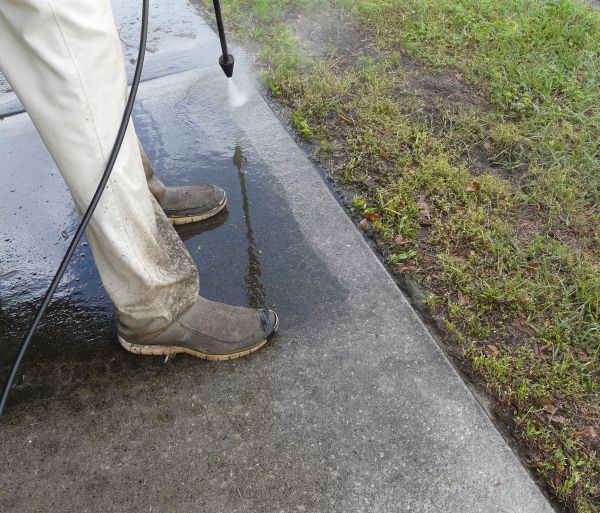 Cost of Concrete Slab Powerwashing in Cedar Rapids